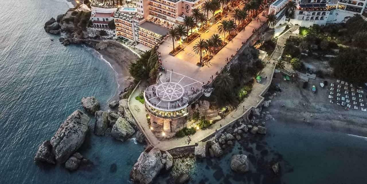 Hotel Bajamar Ancladero Playa เนร์คา ภายนอก รูปภาพ