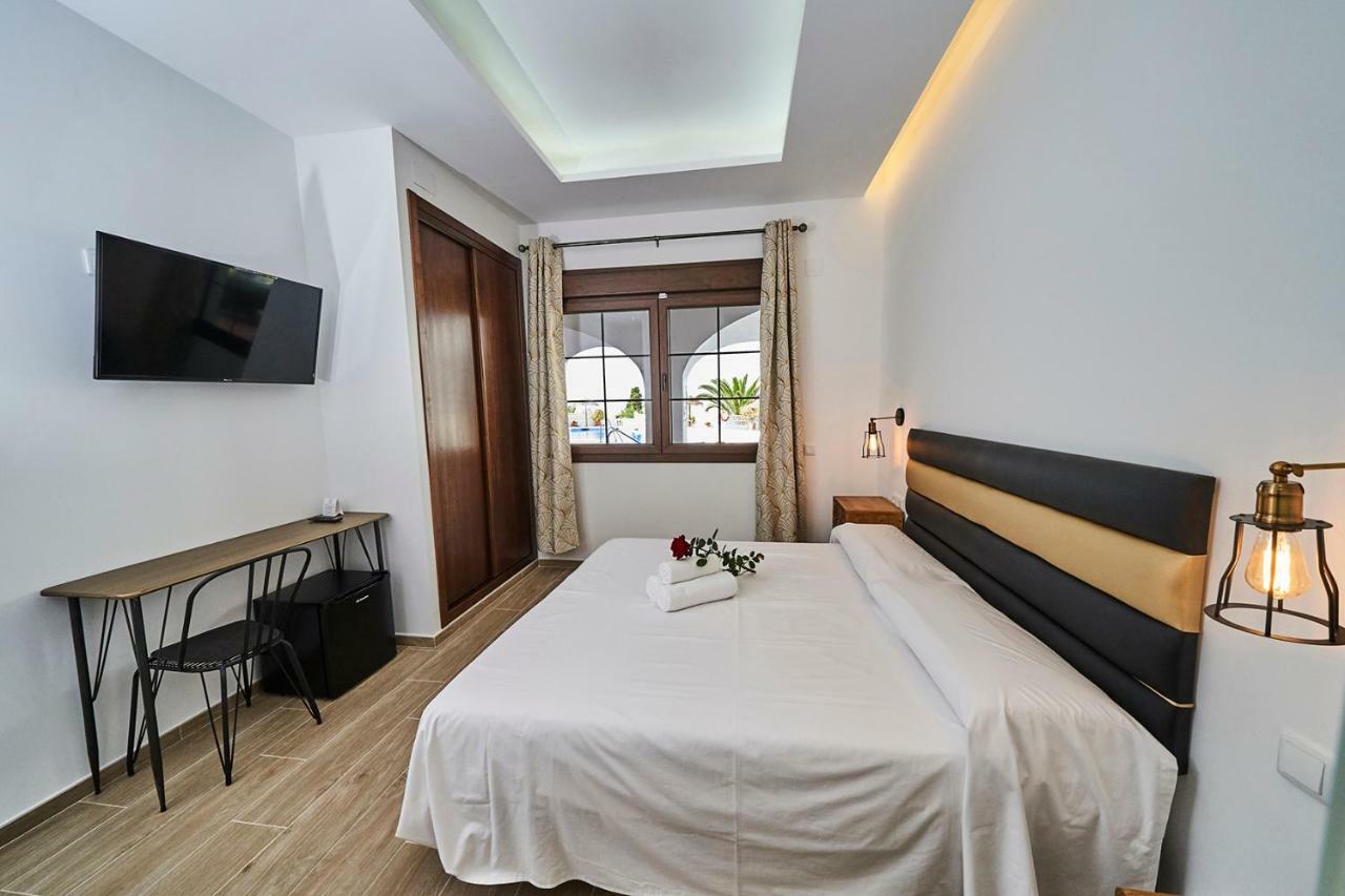 Hotel Bajamar Ancladero Playa เนร์คา ภายนอก รูปภาพ